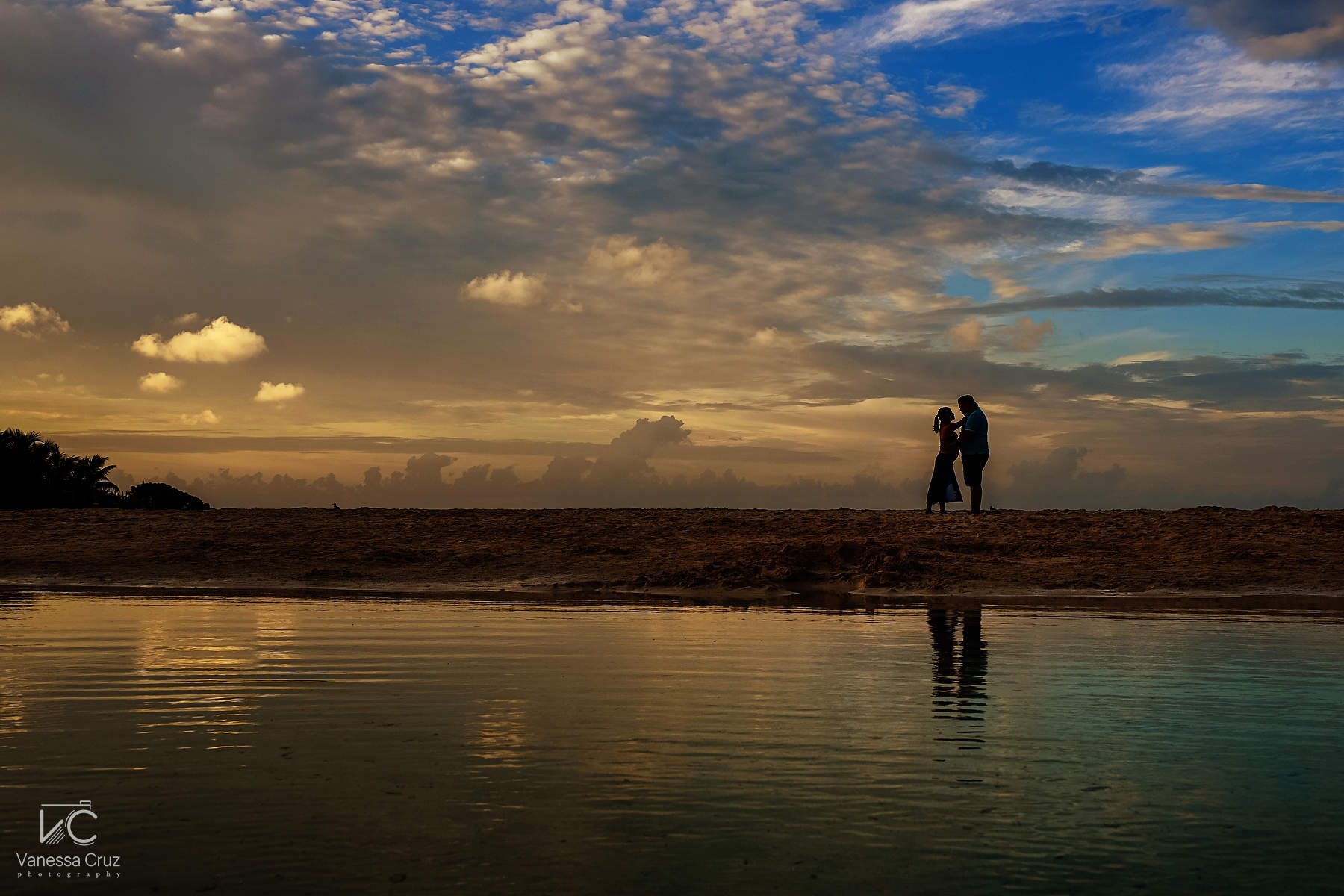 Engagement creative beach silhouette Playa del Carmen Mexico