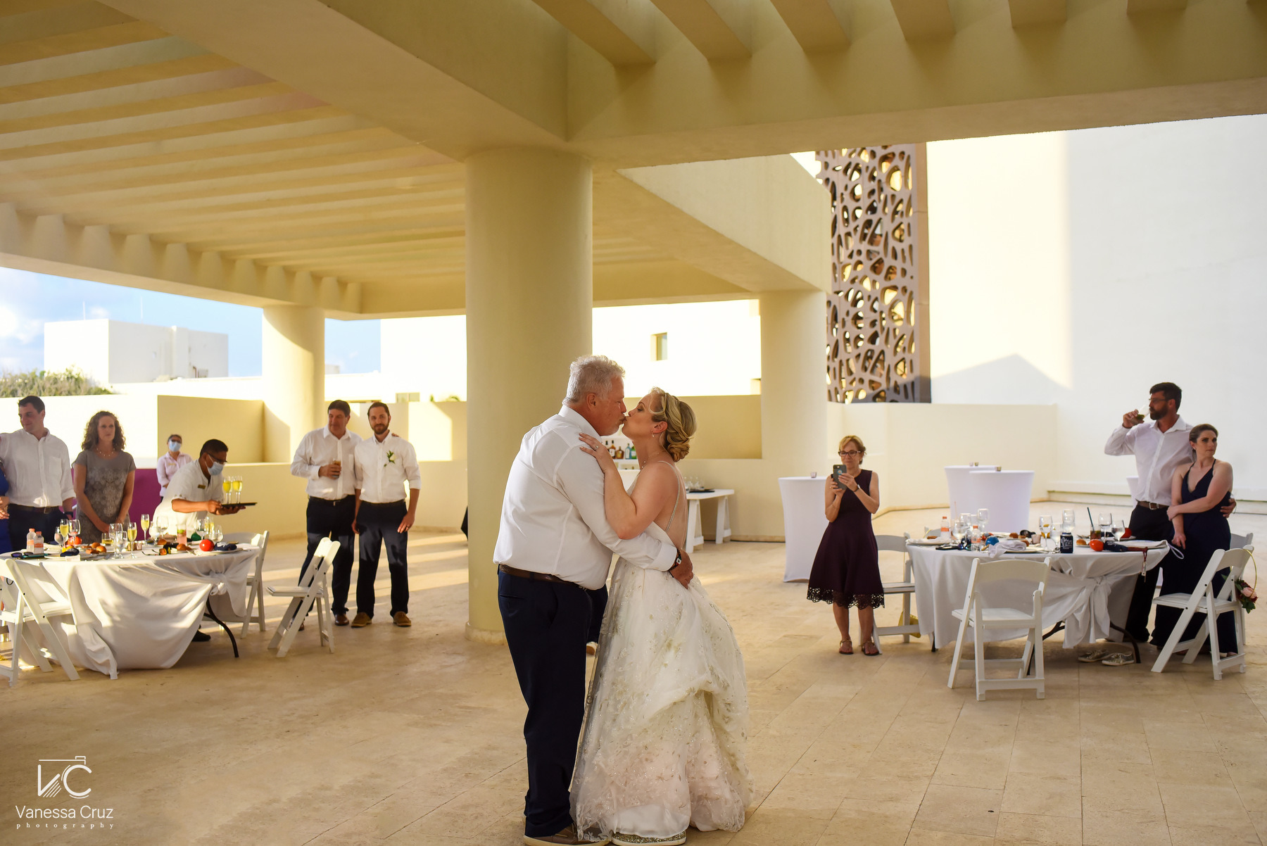 father and daughter kiss Hyatt Ziva Cancun Mexico